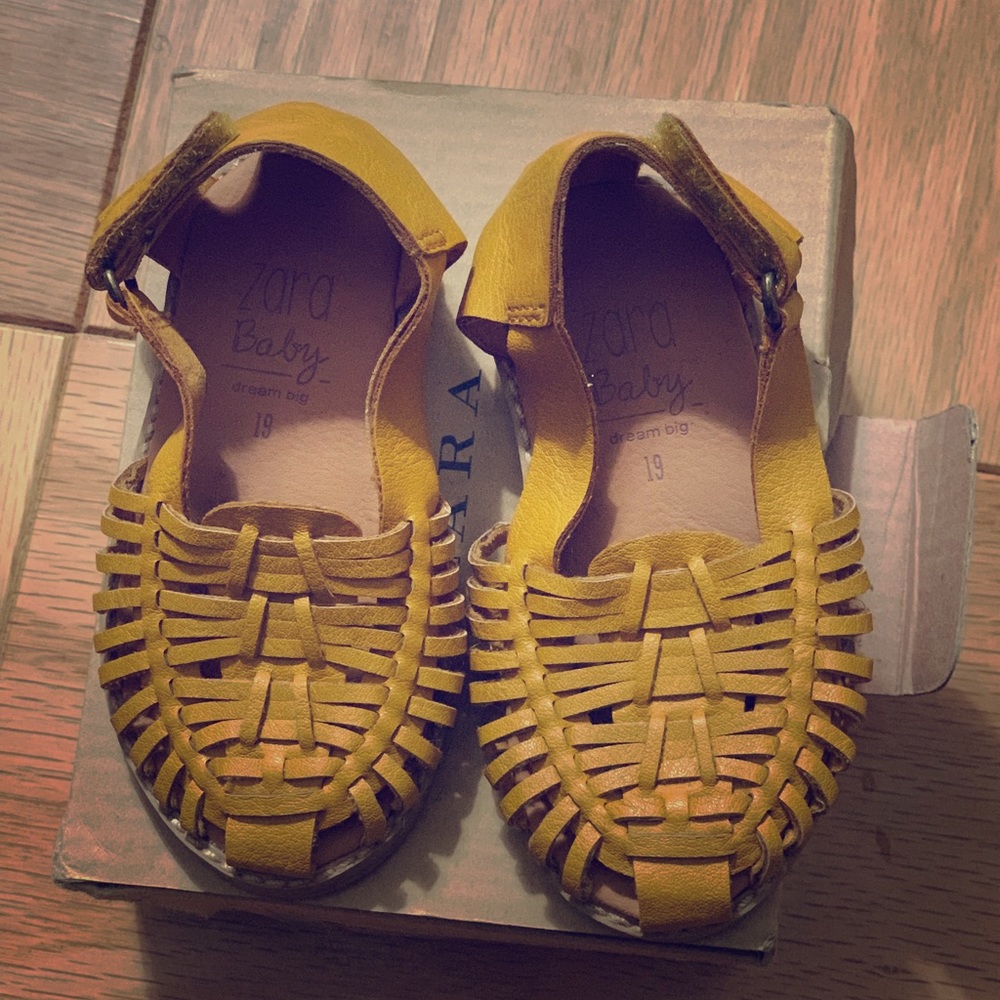 ZARA huaraches shoes infant size 19, US size 4